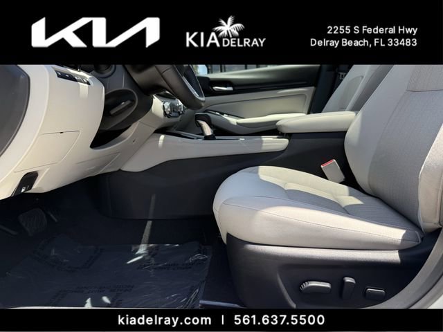 Used 2024 Nissan Altima 2.5 SV w/ SV Premium Package FWD image 18