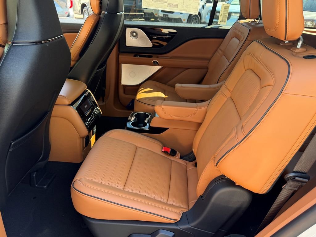 New 2026 Lincoln Aviator Black Label w/ Black Label Special Edition AWD/4WD image 13