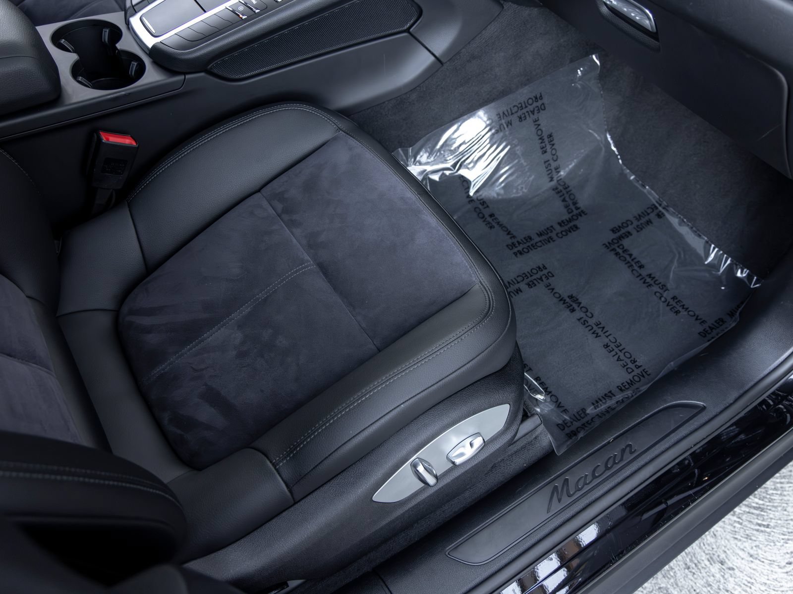 Certified 2021 Porsche Macan AWD/4WD image 53