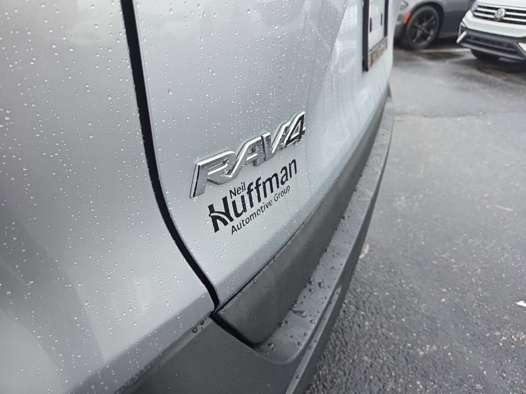 Used 2021 Toyota RAV4 LE image 12