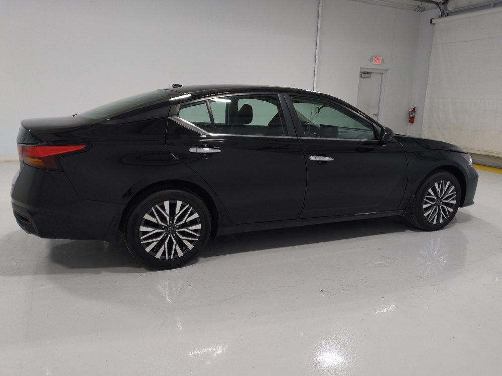 Used 2023 Nissan Altima 2.5 SV w/ SV Premium Package image 10