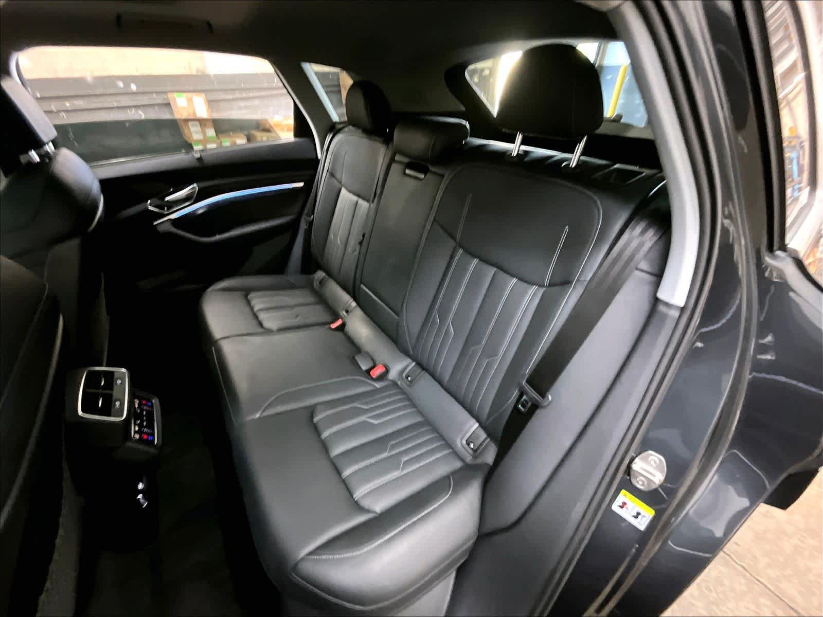 Used 2019 Audi e-tron Prestige w/ Prestige Package AWD/4WD image 30