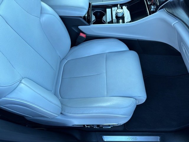 Used 2022 Jeep Grand Cherokee Overland w/ Advanced Protech Group III image 14