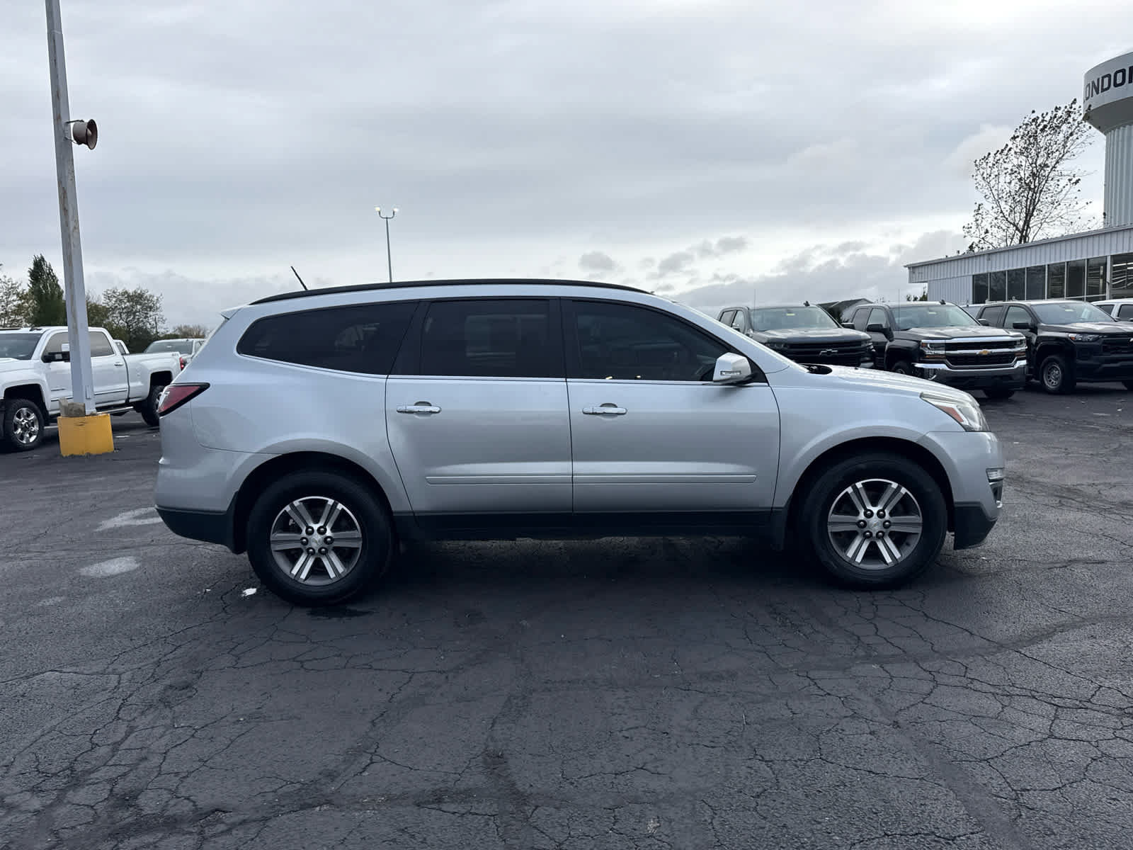Used 2017 Chevrolet Traverse LT AWD/4WD image 6