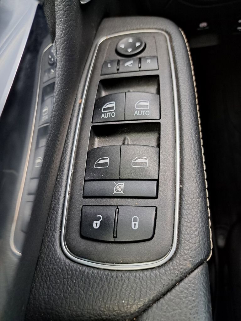 Used 2024 RAM 1500 Laramie image 17