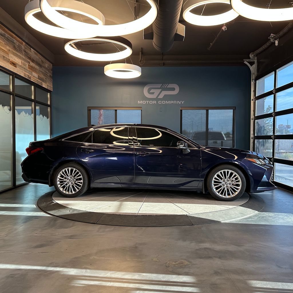 Used 2022 Toyota Avalon Limited w/ Advanced Safety Package FWD image 2