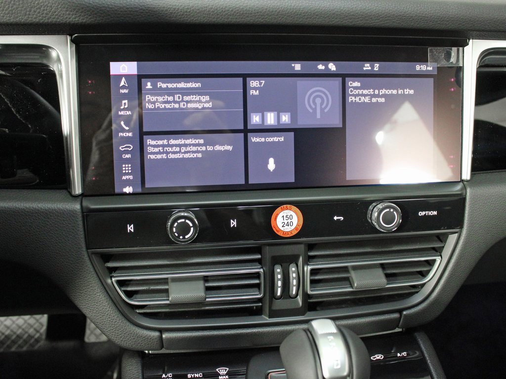 Used 2025 Porsche Macan image 25