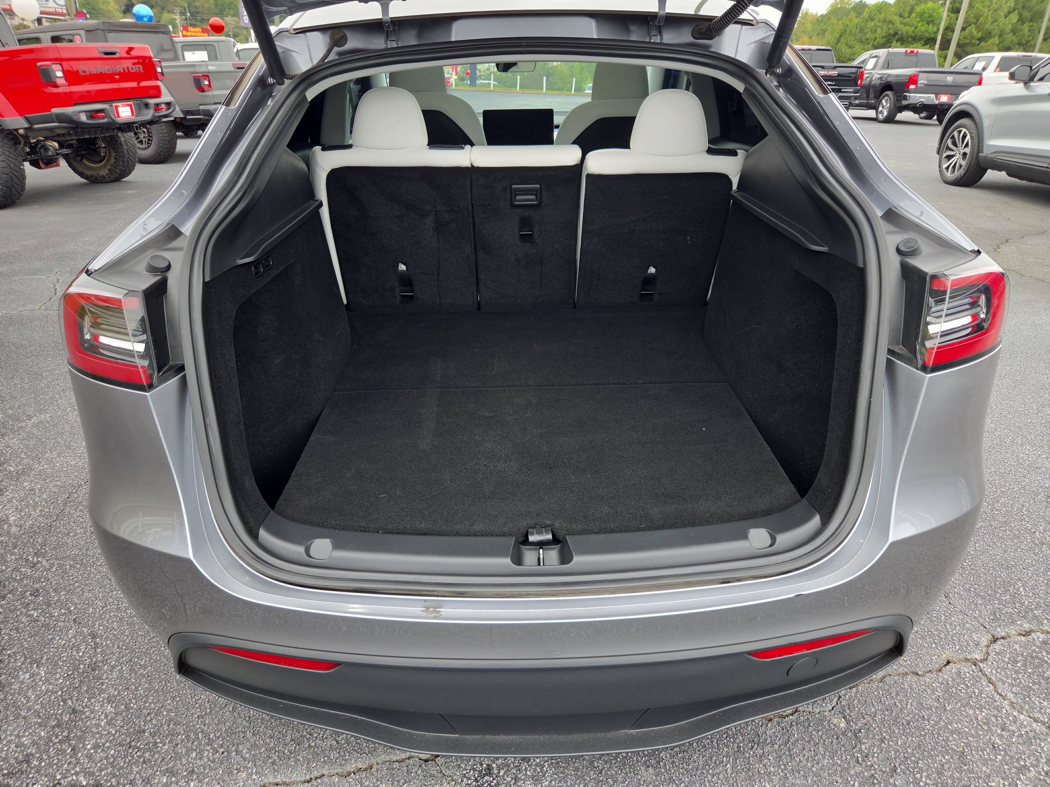 Used 2024 Tesla Model Y Performance AWD/4WD image 23