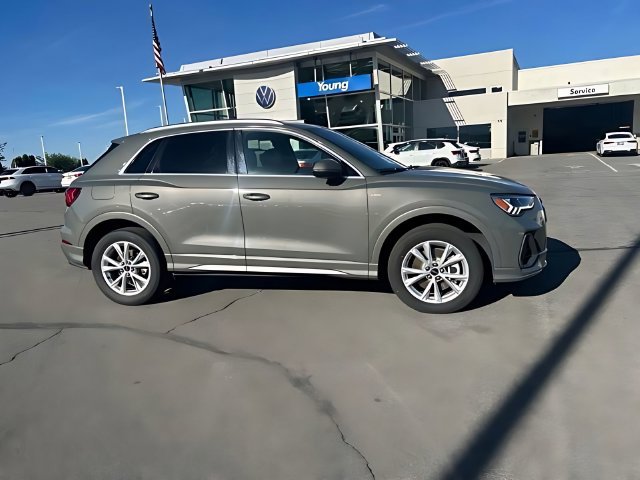 Used 2025 Audi Q3 2.0T Premium AWD/4WD image 2