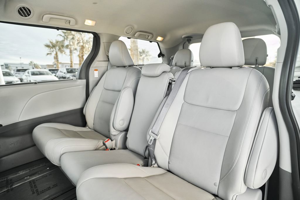 Used 2020 Toyota Sienna XLE w/ XLE Navigation Package image 25