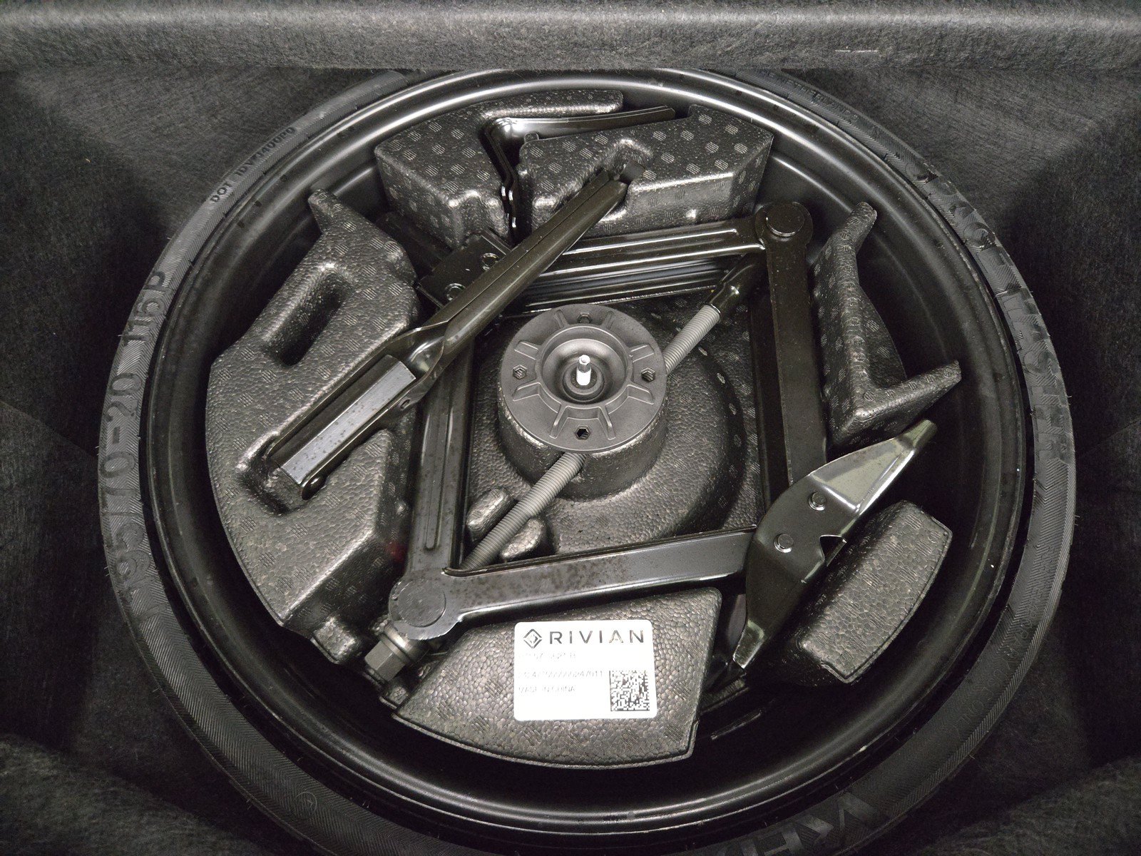 Used 2025 Rivian R1S Adventure AWD/4WD image 26