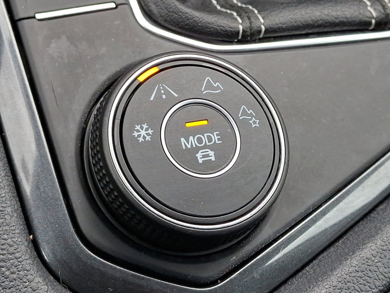 Certified 2022 Volkswagen Tiguan SE image 27