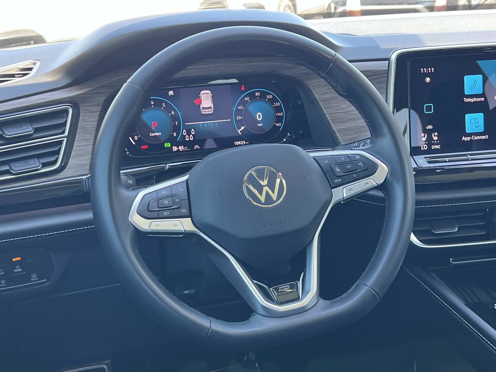 Certified 2025 Volkswagen Atlas SEL Premium R-Line image 8