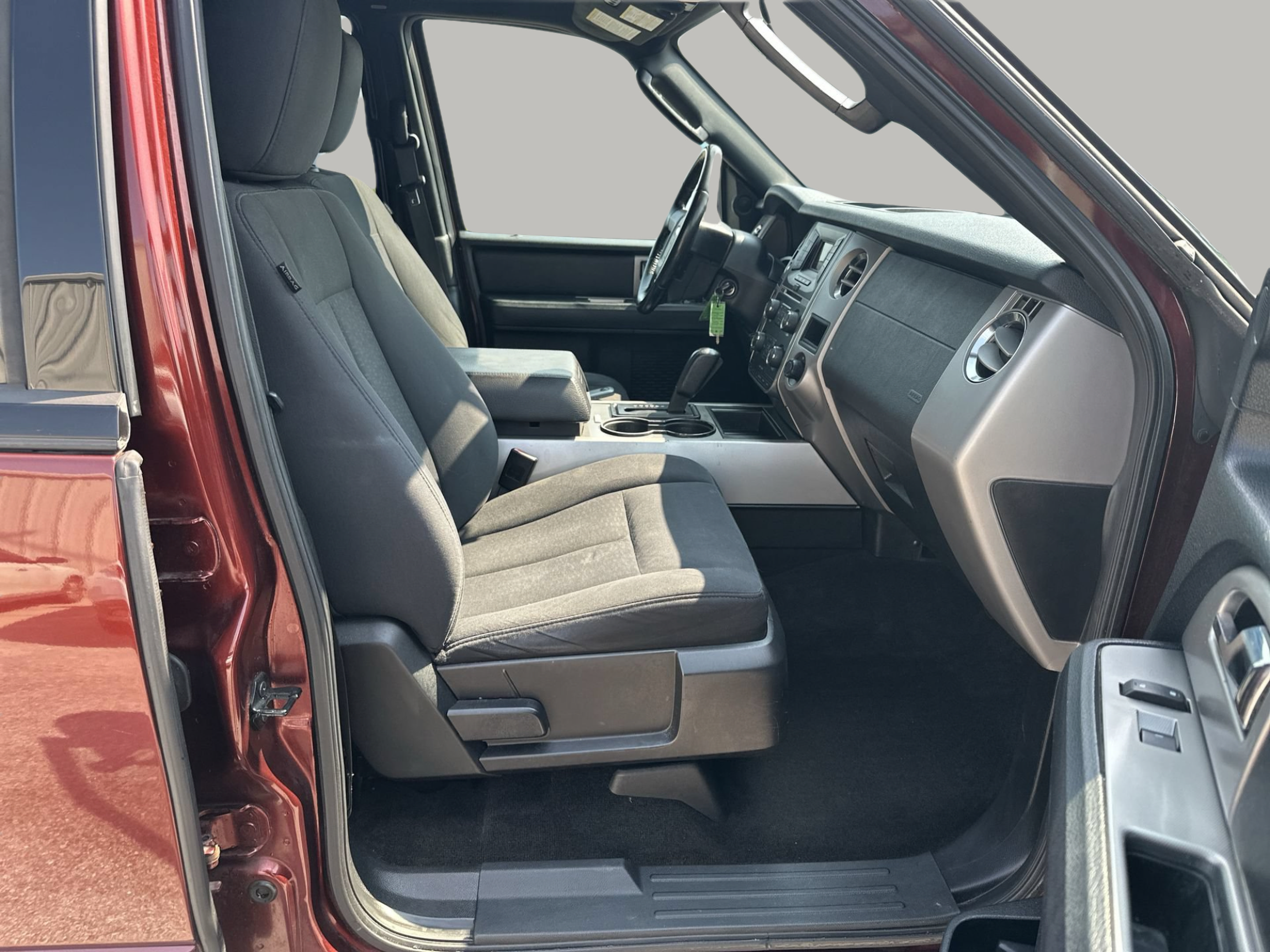 Used 2017 Ford Expedition XLT RWD image 24