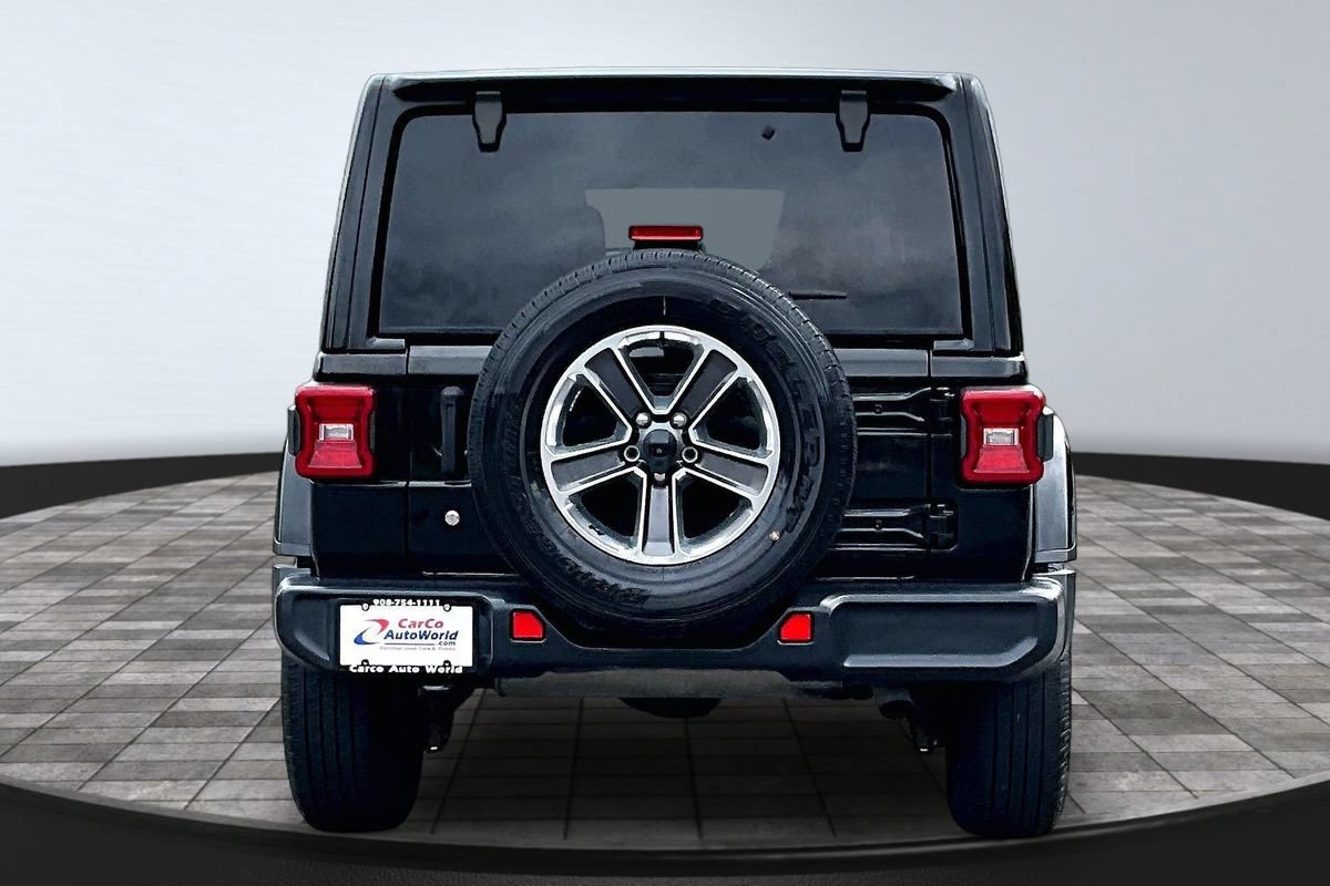 Used 2018 Jeep Wrangler Unlimited Sahara AWD/4WD image 6