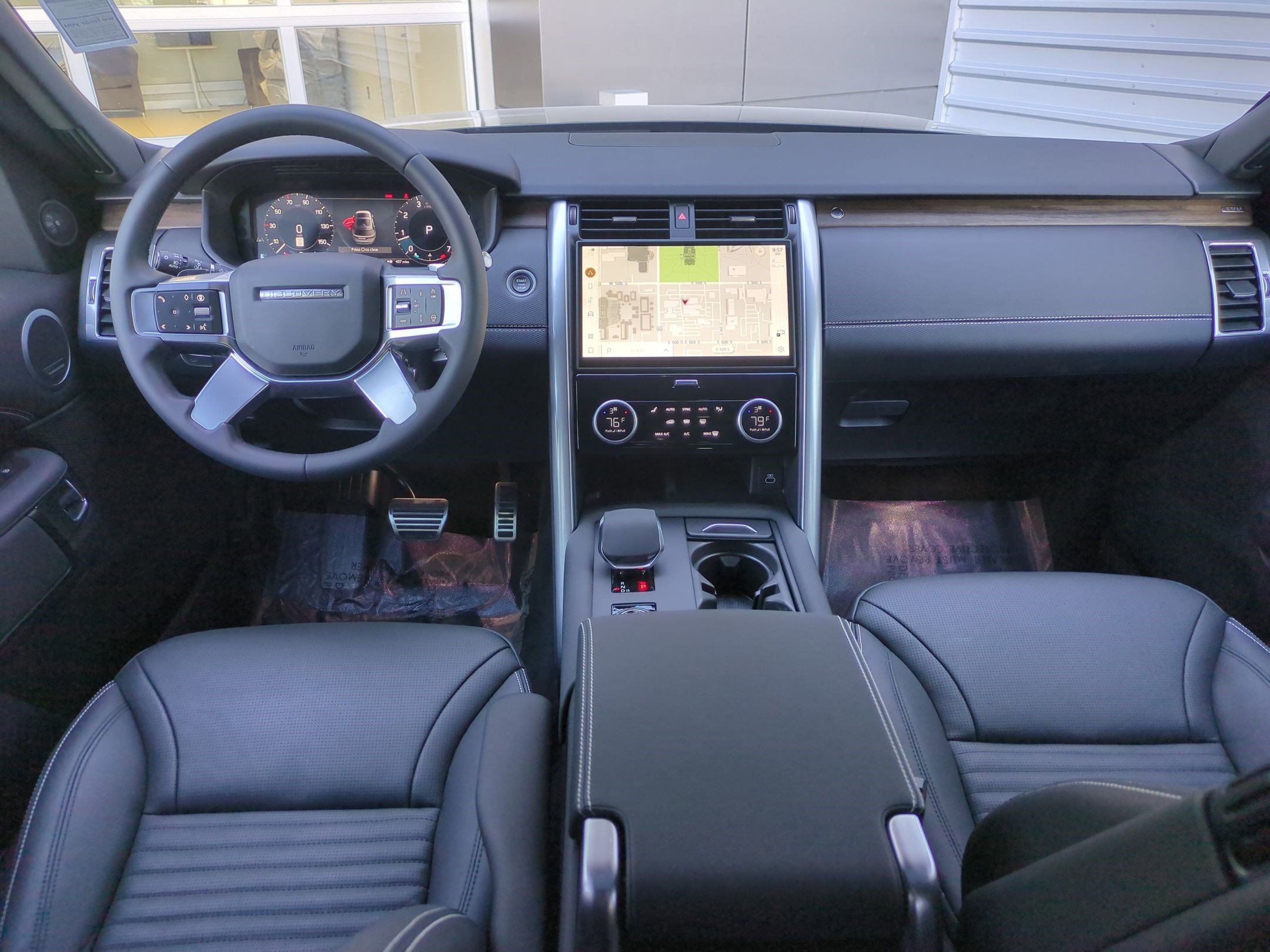 Used 2025 Land Rover Discovery Dynamic SE image 25