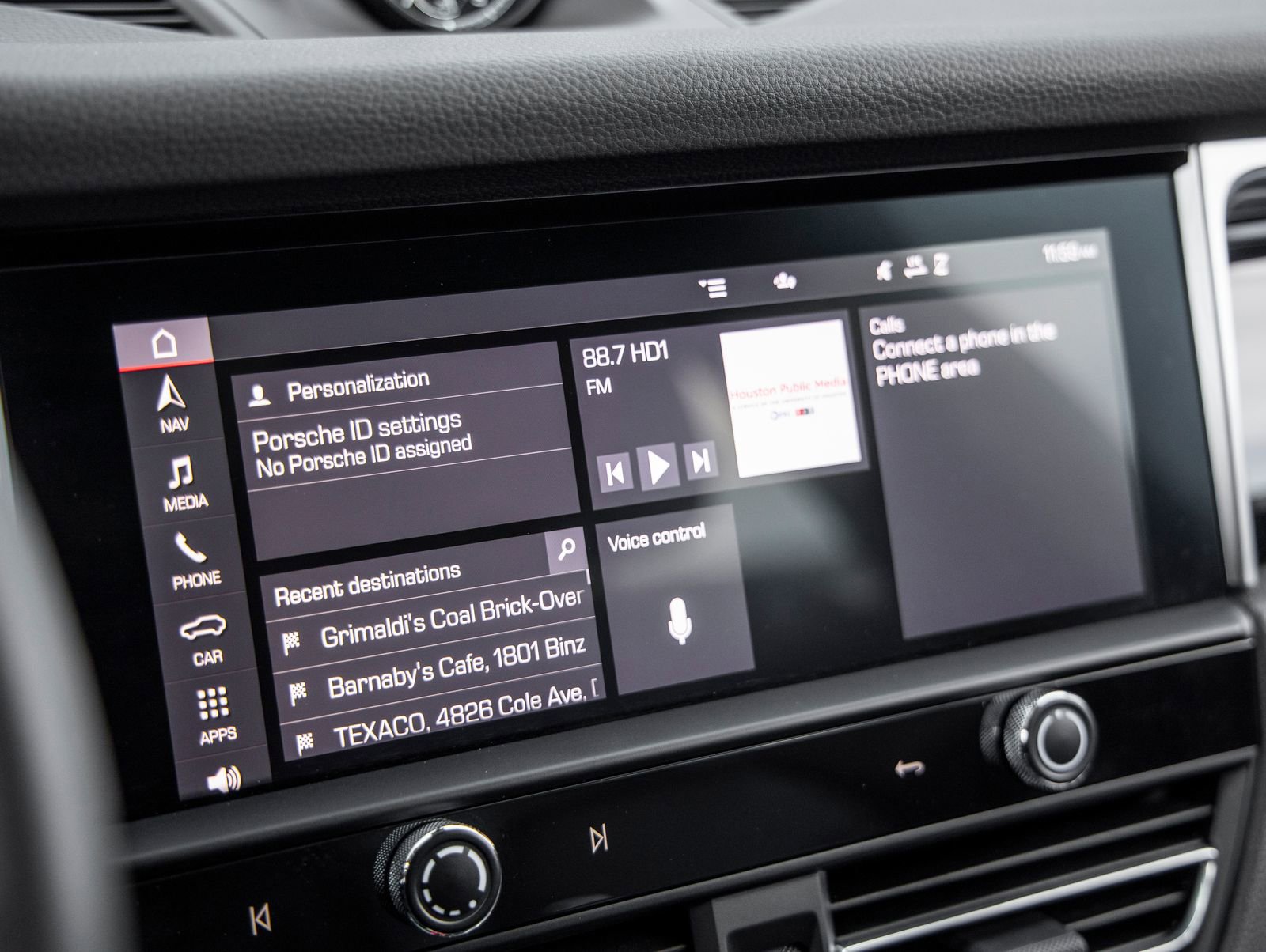 Certified 2022 Porsche Macan AWD/4WD image 31
