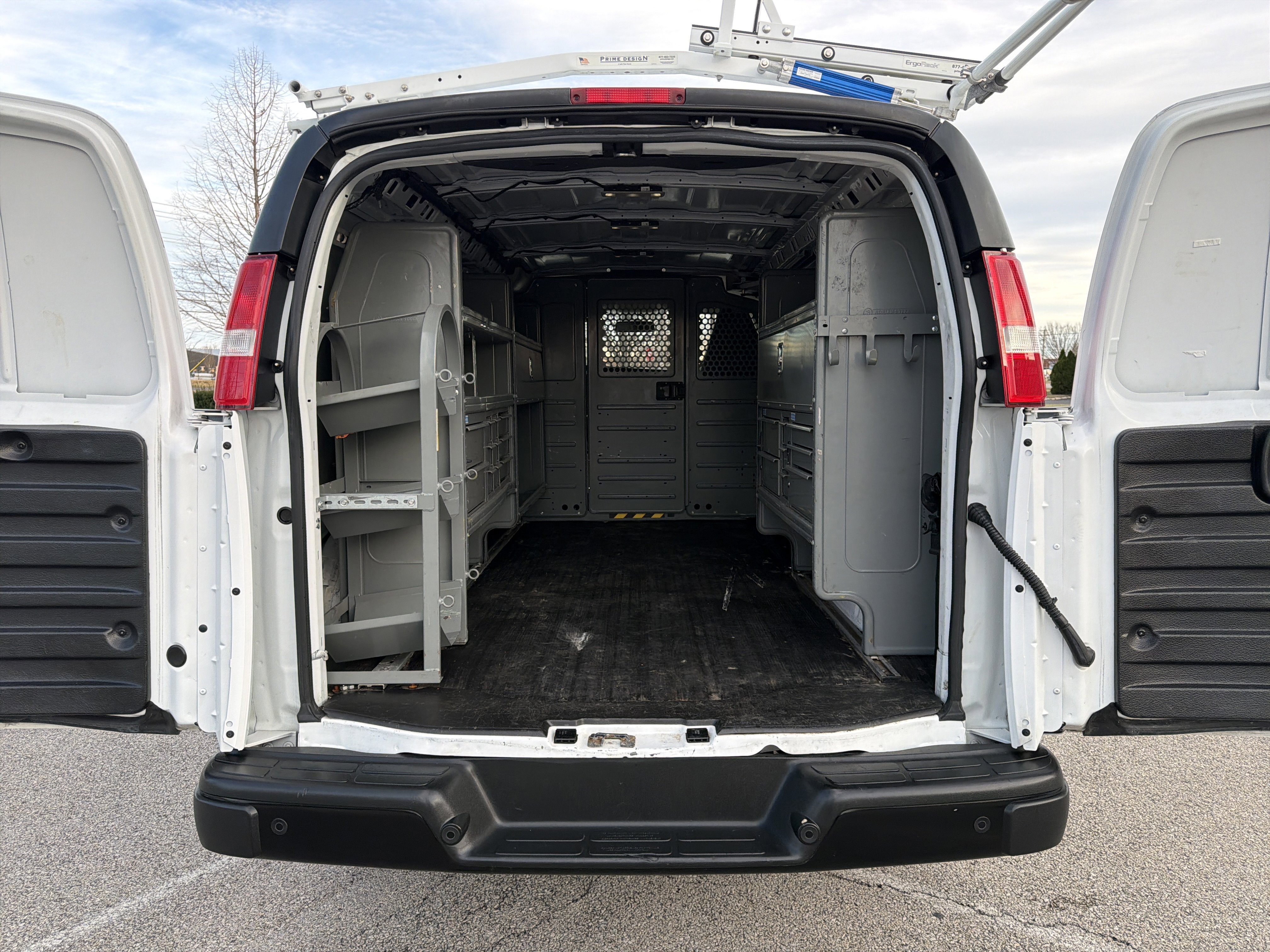 Used 2021 Chevrolet Express 2500 w/ Driver Convenience Package image 31