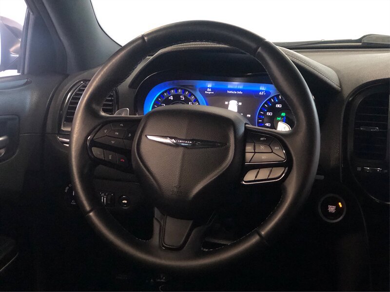 Used 2018 Chrysler 300 S w/ 300S Premium Group RWD image 16