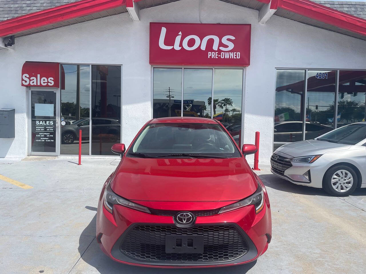 Used 2021 Toyota Corolla LE image 1