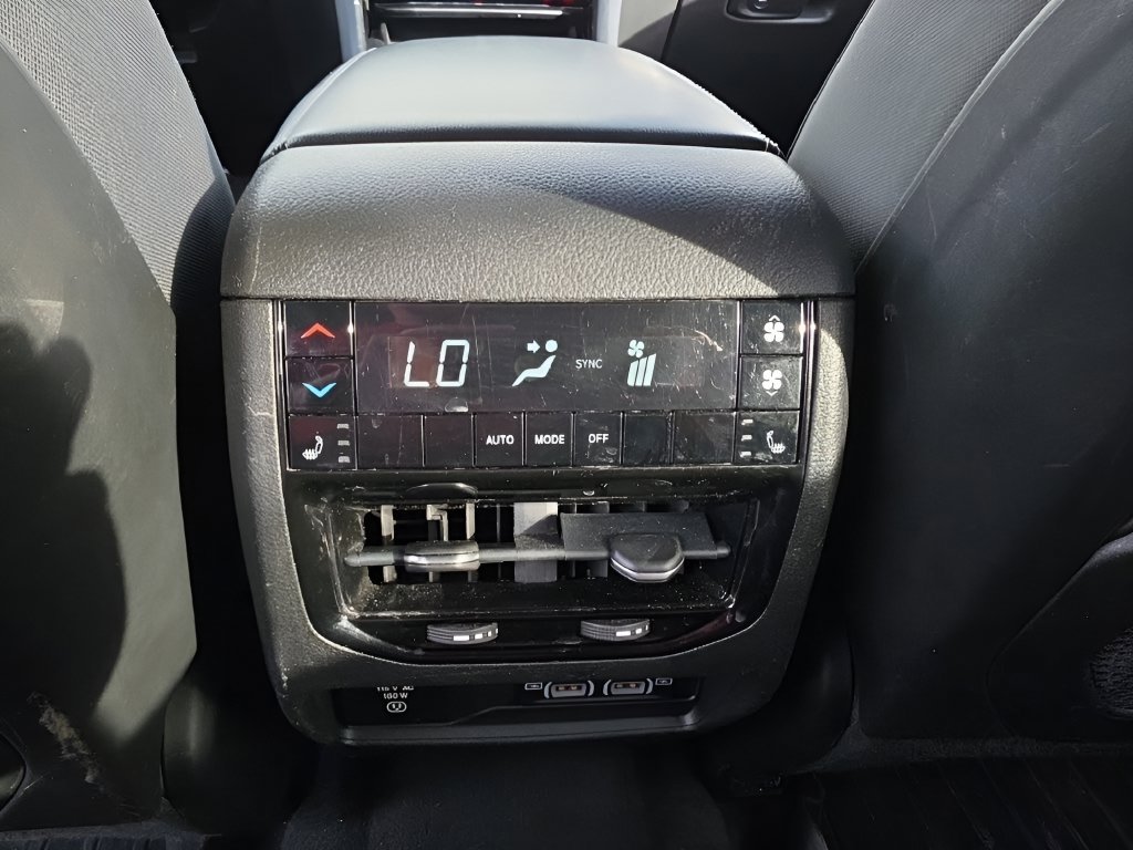 Used 2021 Jeep Grand Cherokee L Limited AWD/4WD image 18