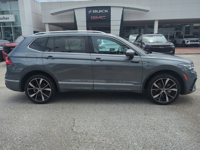 Certified 2022 Volkswagen Tiguan SEL R-Line image 8
