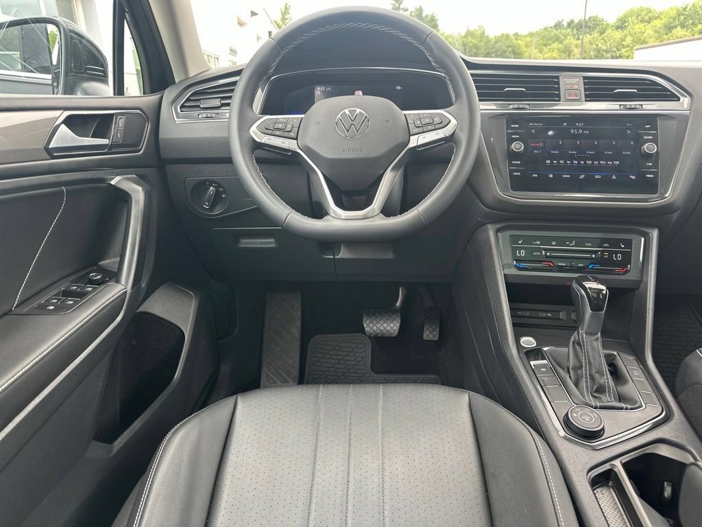 Used 2023 Volkswagen Tiguan SE w/ Panoramic Sunroof Package AWD/4WD image 20