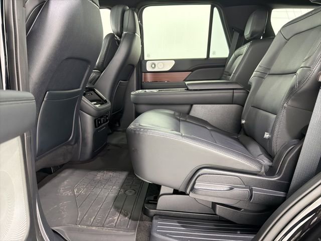 Used 2022 Lincoln Navigator Reserve AWD/4WD image 17