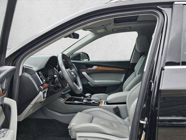 Used 2022 Audi Q5 e Premium Plus AWD/4WD image 12