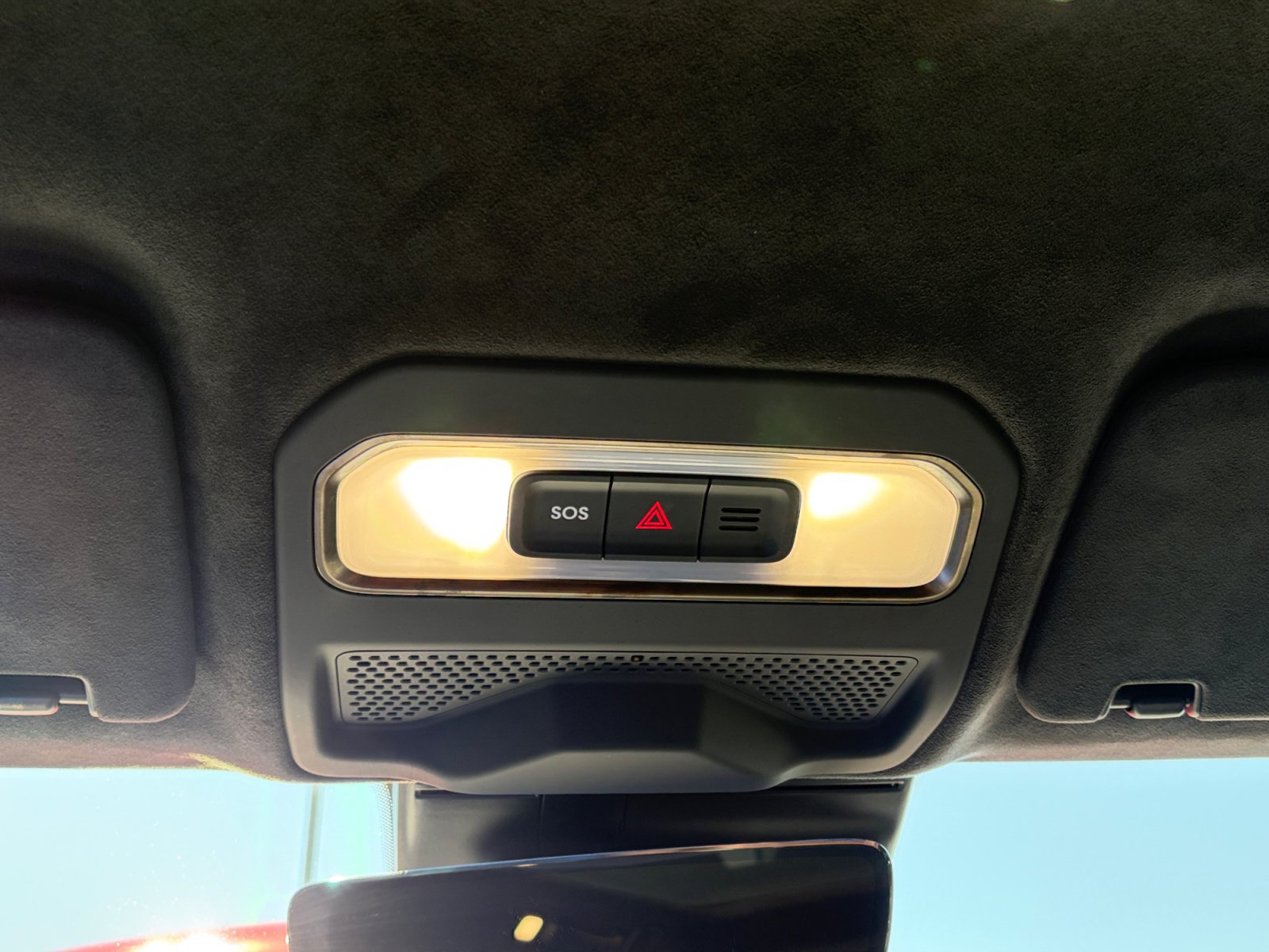 Used 2024 Rivian R1S Adventure AWD/4WD image 24
