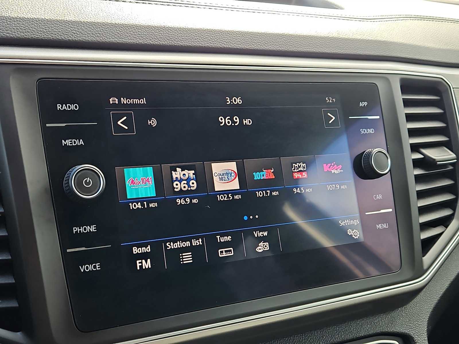 Used 2019 Volkswagen Atlas SE w/ Towing Package image 26