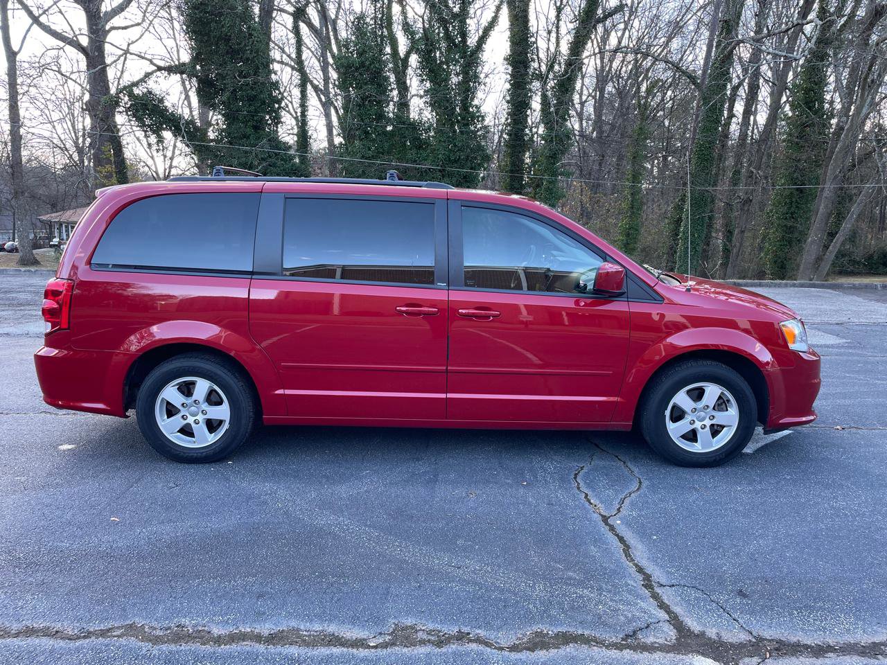 Used 2012 Dodge Grand Caravan SXT image 2