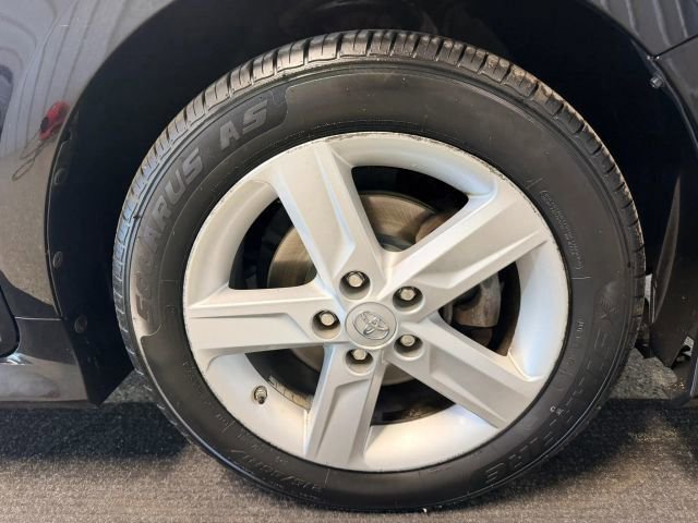 Used 2014 Toyota Camry SE FWD image 15