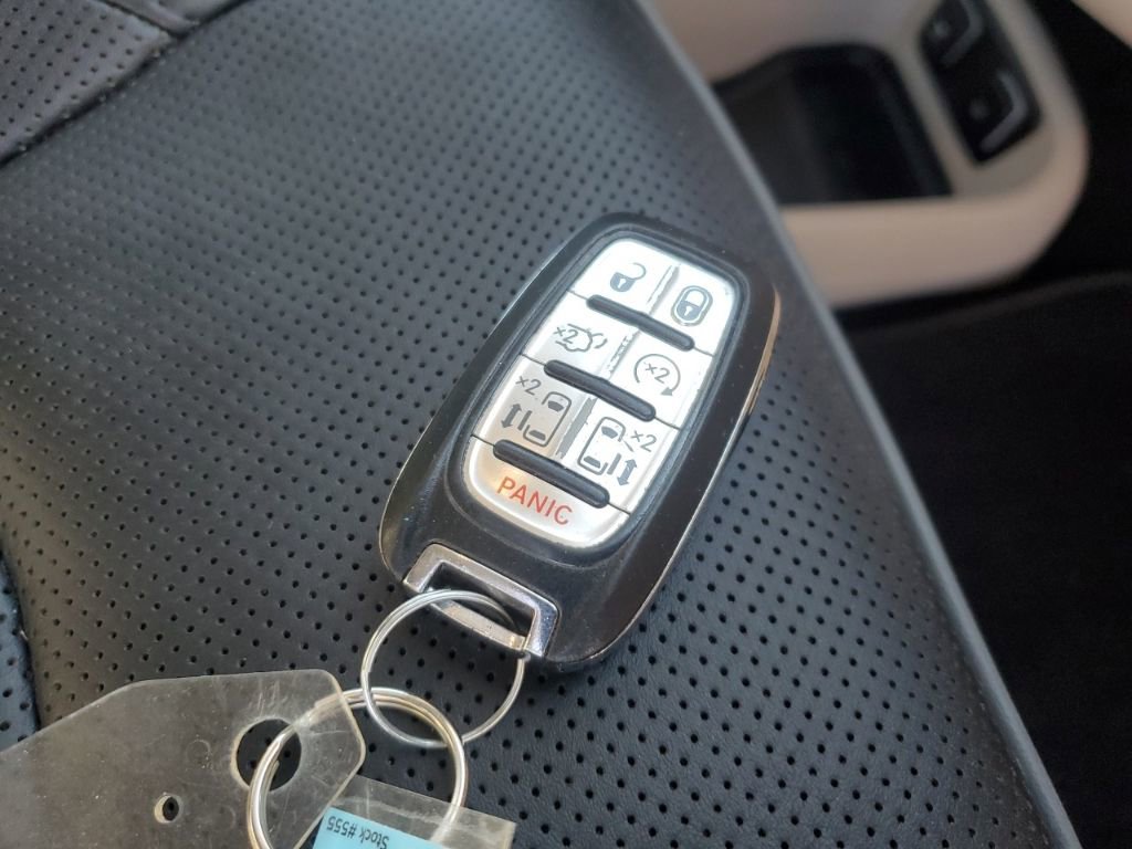 Used 2018 Chrysler Pacifica Limited image 41