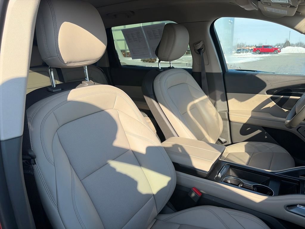 Used 2025 Lincoln Nautilus Premier w/ Equipment Group 102A AWD/4WD image 17