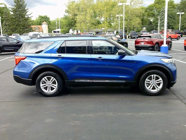 Used 2023 Ford Explorer XLT w/ Equipment Group 202A image 6