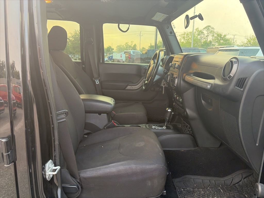 Used 2018 Jeep Wrangler Unlimited Sport w/ Connectivity Group AWD/4WD image 9