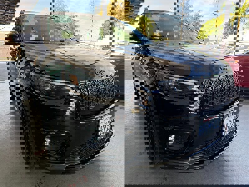 Used 2019 Jeep Cherokee Latitude Plus FWD image 9