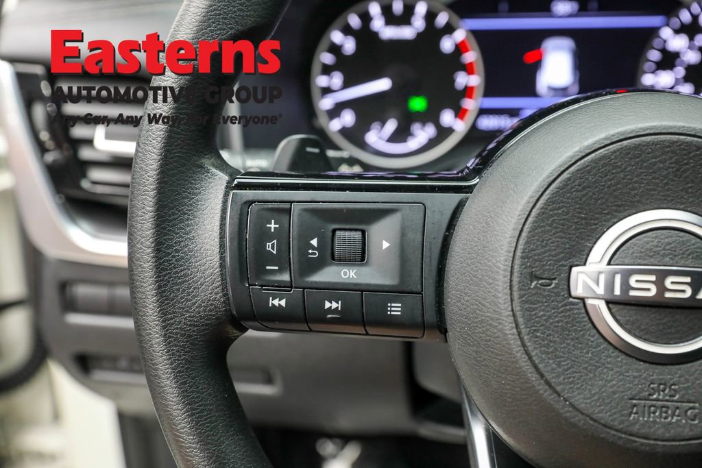 Used 2022 Nissan Rogue SV image 14