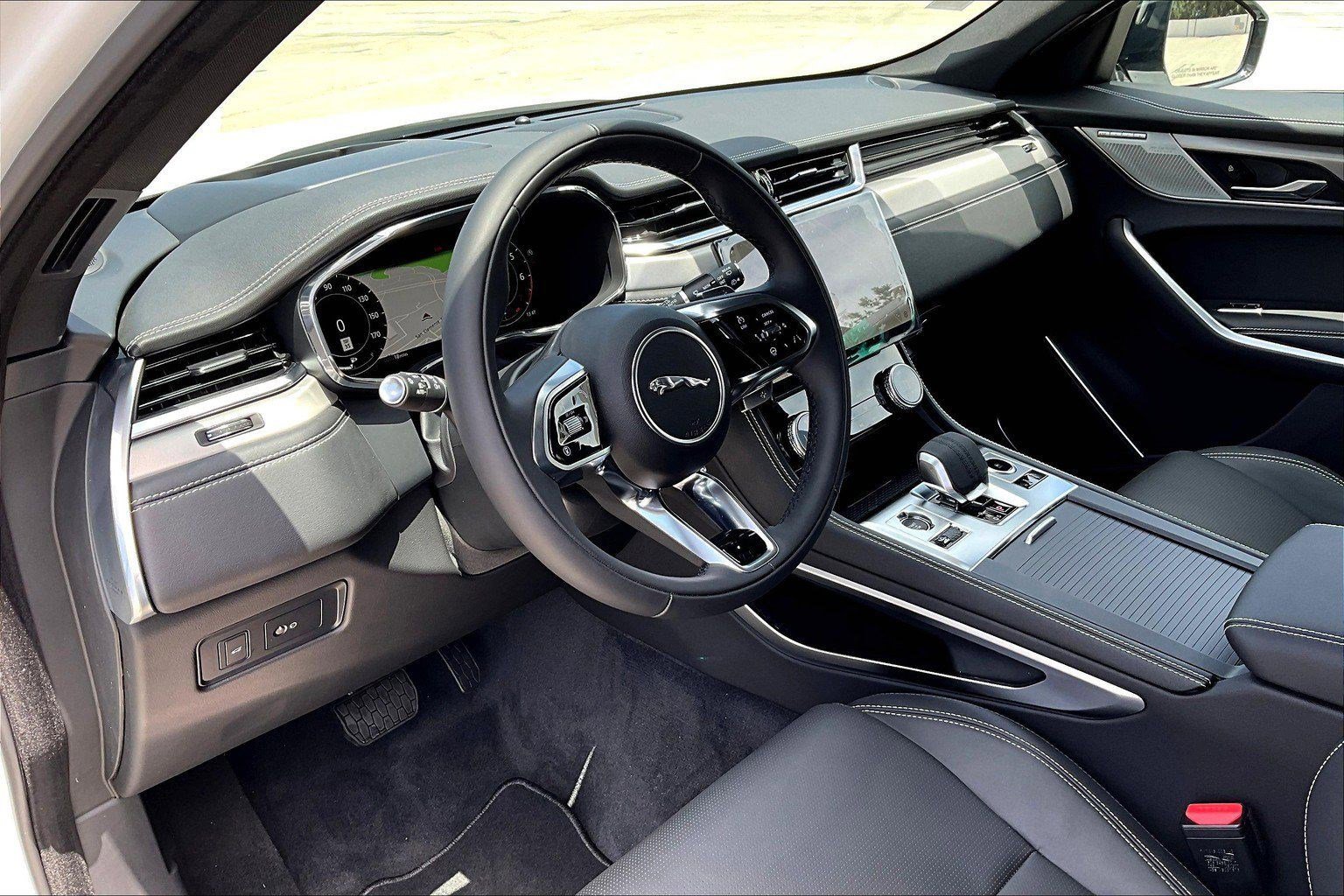 New 2026 Jaguar F-PACE R-Dynamic S image 4