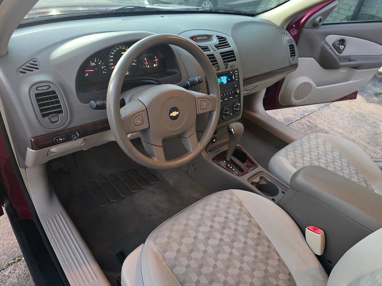 Used 2005 Chevrolet Malibu LS image 18