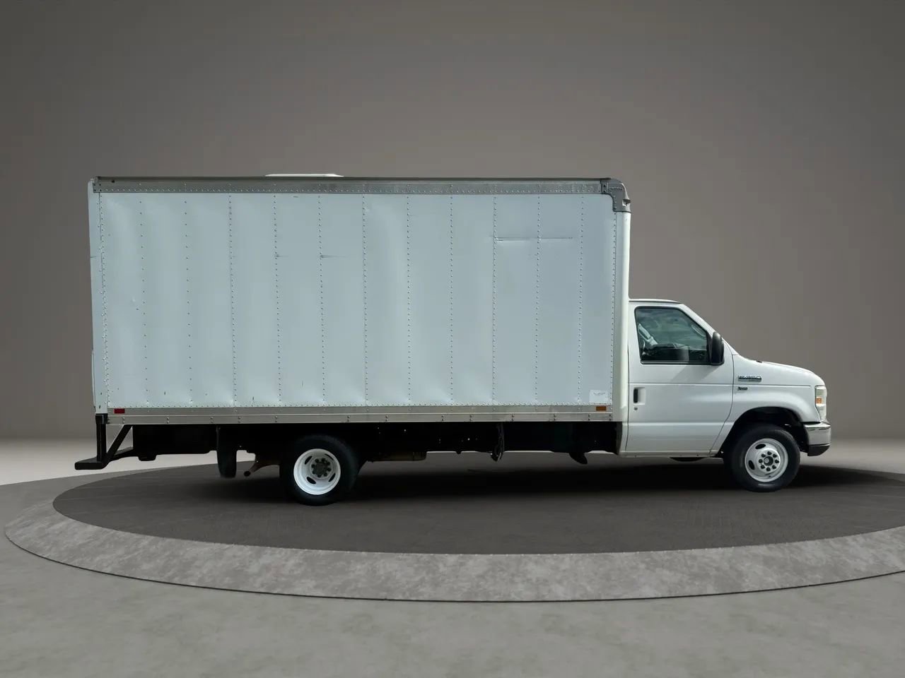 Used 2015 Ford E-350 and Econoline 350 Super Duty image 4