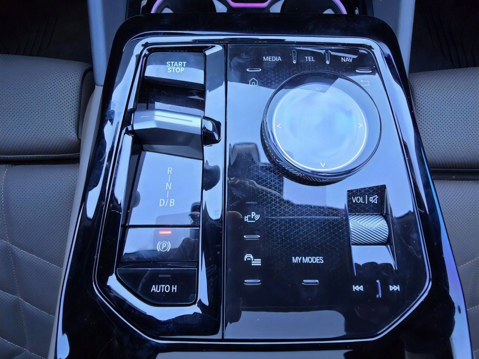 Used 2025 BMW i5 eDrive40i w/ M Sport Package image 18