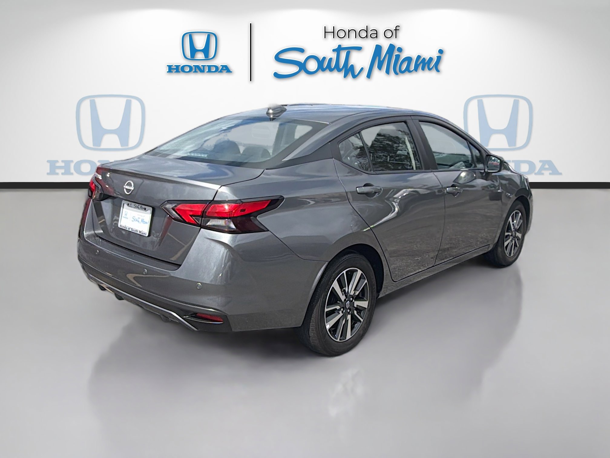 Used 2025 Nissan Versa SV image 7