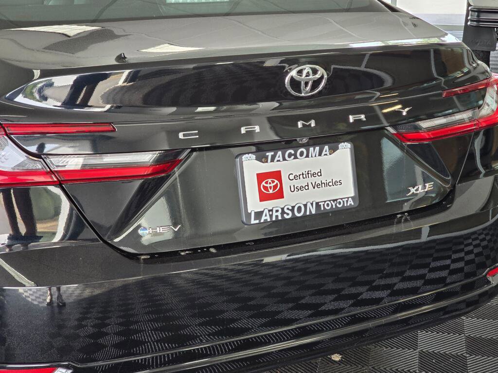 Used 2025 Toyota Camry XLE FWD image 12