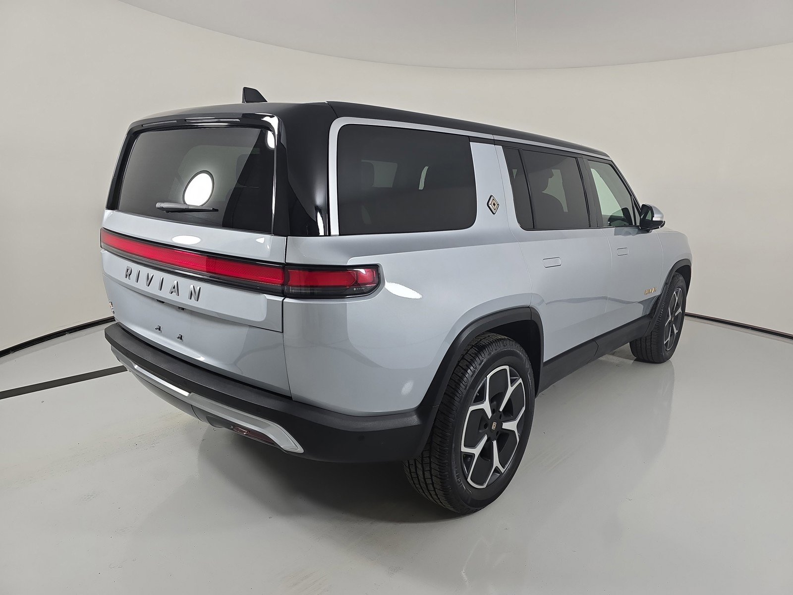 Used 2023 Rivian R1S Launch Edition image 5