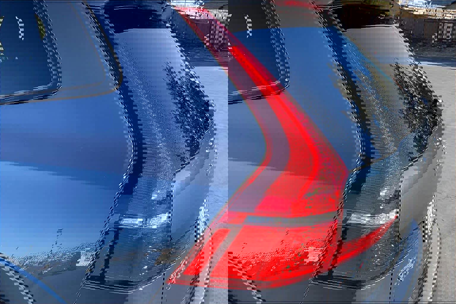 Used 2023 Volvo XC60 B5 Ultimate image 32