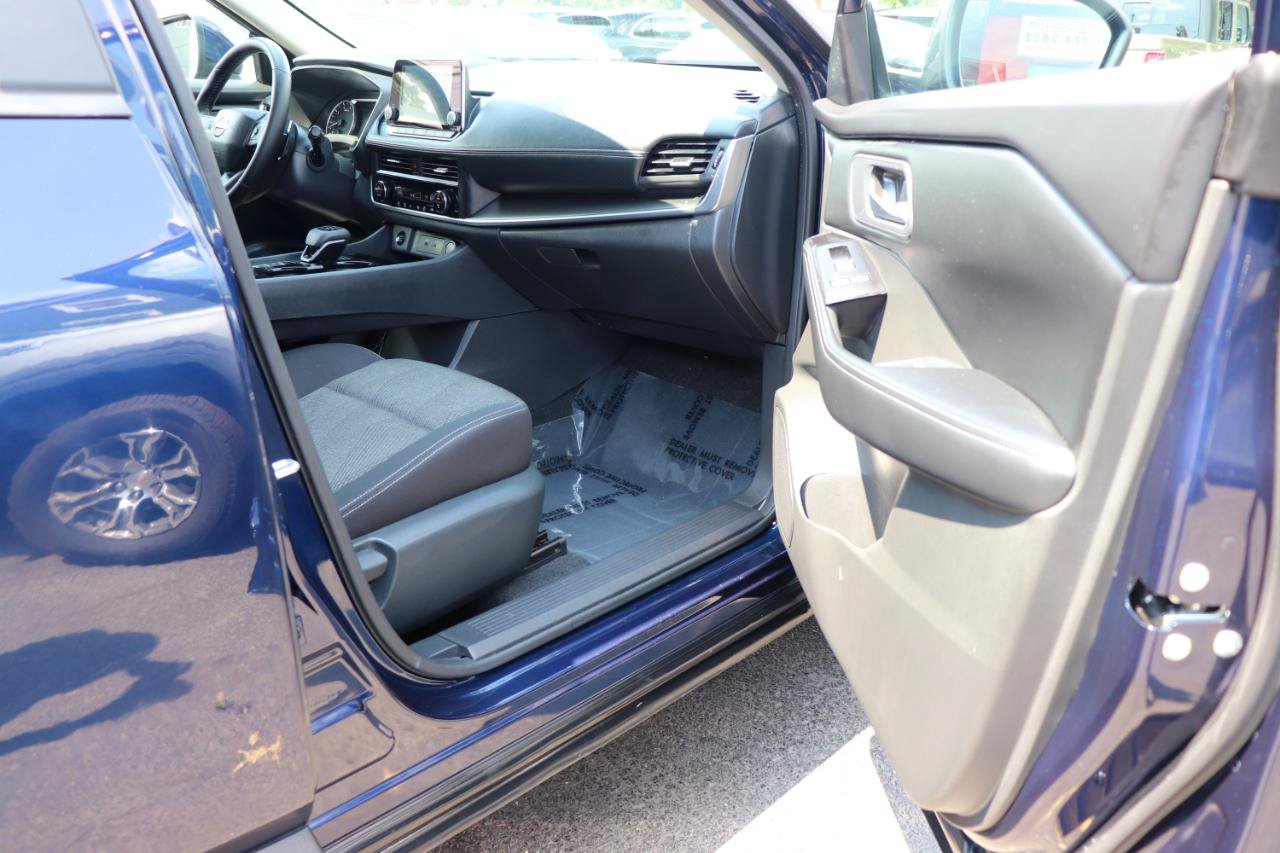Used 2026 Nissan Rogue SV AWD/4WD image 15