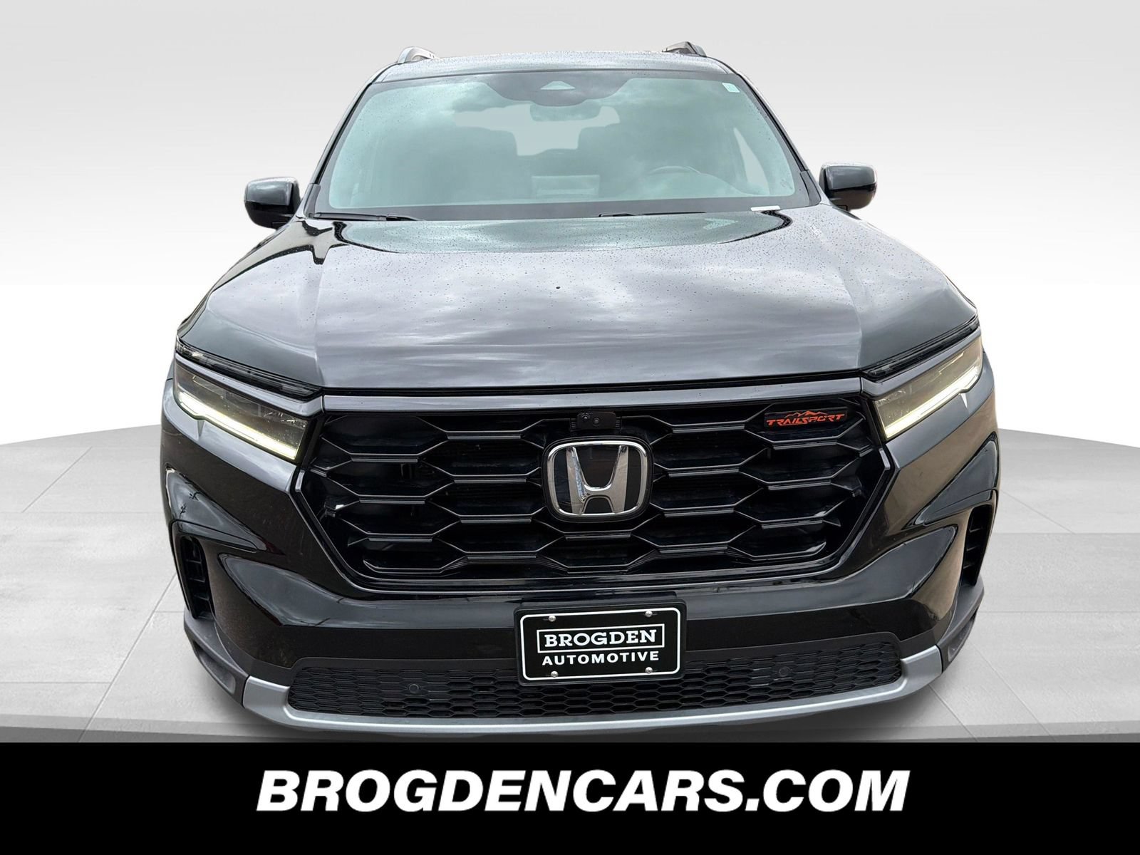 Used 2025 Honda Pilot TrailSport image 8