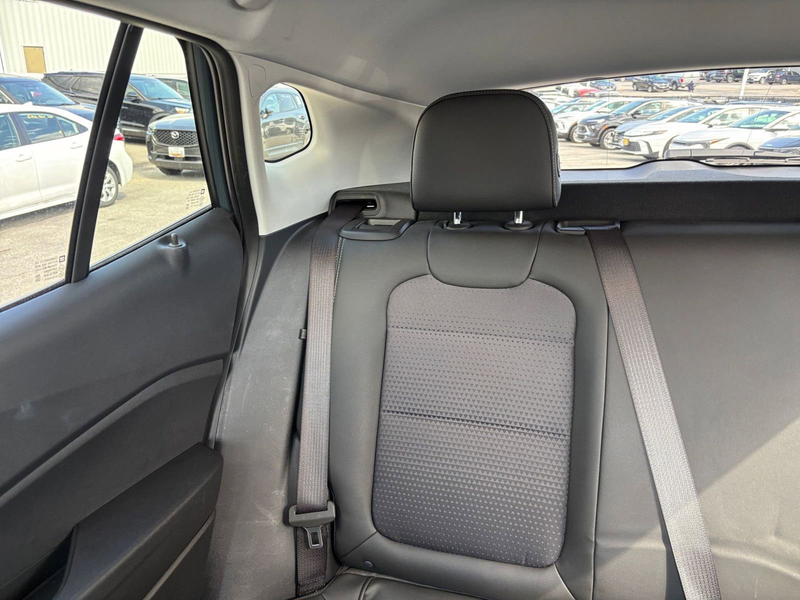 Used 2025 Chevrolet Trax LT w/ LT Convenience Package FWD image 38